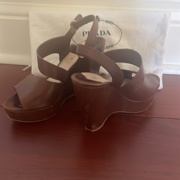 Prada brown leather wedge heels w/ shoe bag - Picture 3 of 4